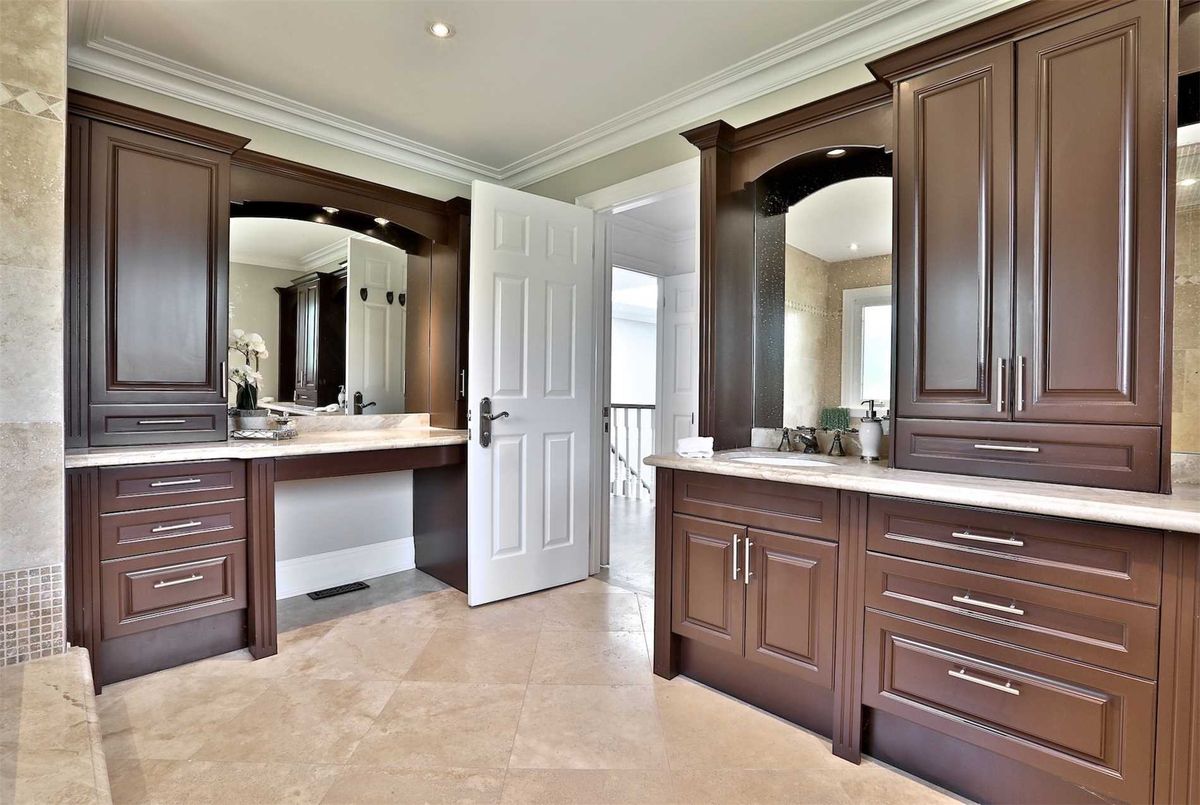 142 Old Surrey Lane 142 Old Surrey Lane Richmond Hill