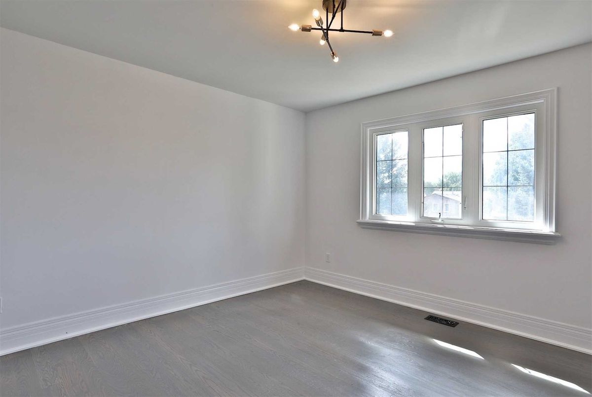 142 Old Surrey Lane 142 Old Surrey Lane Richmond Hill