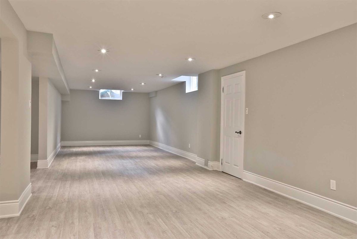 142 Old Surrey Lane 142 Old Surrey Lane Richmond Hill