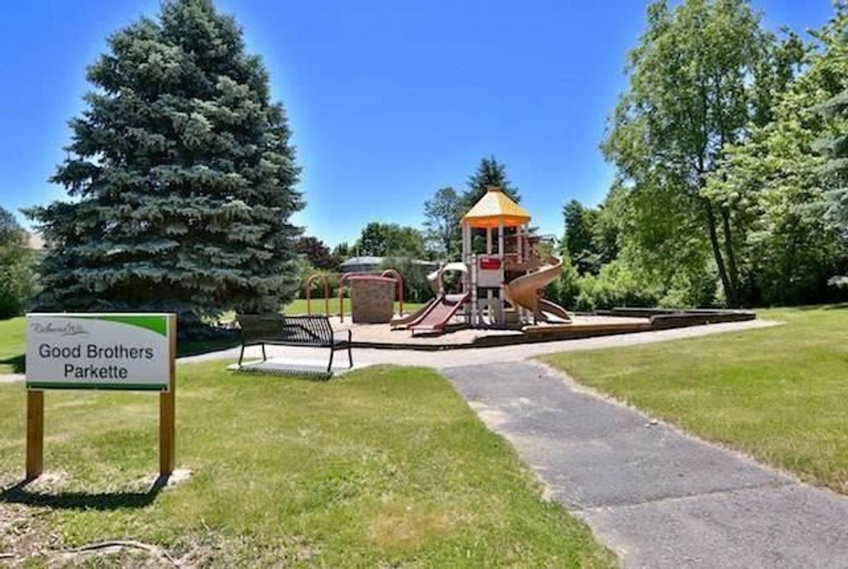 142 Old Surrey Lane 142 Old Surrey Lane Richmond Hill