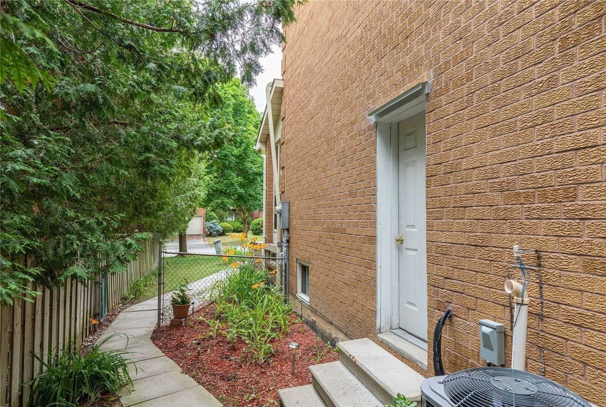 329 Atha Ave 329 Atha Ave Richmond Hill