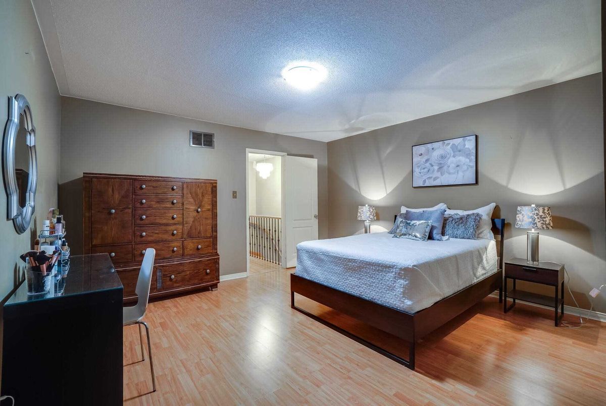 43-735 New Westminster Dr 43-735 New Westminster Dr Vaughan