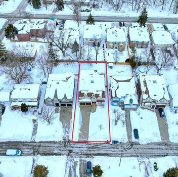 Residential 102 Woodward Ave Markham For {
  "AboveGradeFinishedArea": 0,
  "AboveGradeFinishedAreaSource": "",
  "AboveGradeFinishedAreaUnits": "",
  "Acreage": "",
  "Active": false,
  "Address": "102 Woodward Ave",
  "AirConditioning": "Central Air",
  "AirConditioningYN": true,
  "Amps": "",
  "Appliances": "",
  "ApproxAge": "",
  "ApproxSquareFootage": "1100-1500",
  "Area": "York",
  "AssessmentYear": "",
  "AssignmentYN": false,
  "AssociationAmenities": "",
  "AssociationFee": "",
  "AssociationFeeIncludes": "",
  "AssociationName": "",
  "AssociationYN": false,
  "Balcony": "",
  "Basement": "Fin W/O",
  "BasementYN": false,
  "BathroomsFull": 0,
  "BathroomsHalf": 0,
  "Bedrooms": 4,
  "BedroomsDisplay": "4+2",
  "BedroomsPlus": 2,
  "BedroomsTotal": 0,
  "BelowGradeFinishedArea": 0,
  "BelowGradeFinishedAreaSource": "",
  "BelowGradeFinishedAreaUnits": "",
  "Board": "Toronto Regional real Estate Board",
  "BuilderName": "",
  "BuildingAreaTotal": "1100-1500",
  "BuildingAreaUnits": "Sq Ft",
  "BuildingName": "",
  "BusinessName": "",
  "BusinessType": "",
  "BuyerAgencyCompensation": "Half Months Rent",
  "BuyerAgencyCompensationType": "",
  "BuyerAgentAOR": "",
  "BuyerAgentEmail": "",
  "BuyerAgentFullName": "",
  "BuyerAgentId": "",
  "BuyerAgentMlsId": "",
  "BuyerAgentPhone": "",
  "BuyerOfficeId": "",
  "BuyerOfficeMlsId": "",
  "BuyerOfficeName": "",
  "BuyerOfficePhone": "",
  "CarportSpaces": 0,
  "Category": "MLS",
  "ChattelsYN": false,
  "City": "Markham",
  "ClassSearch": "Residential",
  "ClosedDate": "2022-02-04T00:00:00",
  "CoListAgentDesignation": "",
  "CoListAgentEmail": "",
  "CoListAgentID": "",
  "CoListAgentMLSID": "",
  "CoListAgentName": "",
  "CoListAgentPhone": "416-494-7653",
  "CoListOfficeID": "259011",
  "CoListOfficeMLSID": "259011",
  "CoListOfficeName": "RE/MAX HALLMARK REALTY LTD., BROKERAGE",
  "CommercialCondoFee": "",
  "CommercialCondoFeeFrequency": "",
  "CommercialCondoFees": "",
  "Commission": "Half Months Rent",
  "Community": "Grandview",
  "CommunityFeatures": "",
  "Condition": "",
  "ConditionalExpiryDate": "0001-01-01T00:00:00",
  "ConditionOfSale": "",
  "CondoCorpNumber": "",
  "ConsentToAdvertiseYN": false,
  "ConstructionMaterials": "",
  "ContactAfterExpiryYN": false,
  "ContractDate": "2022-02-01T00:00:00",
  "Cooling": "Central Air",
  "CoolingYN": true,
  "Country": "",
  "CoverPhoto": "https://media.remarketer.ca/PROPTX/N5486925-1.jpg?tr=di-propertynoimage_pj5ksb5iM,f-jpg,q-90",
  "CrossStreet": "Yonge And Steels",
  "DaysOnMarket": 3,
  "DepositRequired": "",
  "Directions": "",
  "Disclosures": "",
  "DisplayAddress": "102 Woodward Ave",
  "DisplayAddressYN": true,
  "DistributeToInternetYN": true,
  "Drive": "",
  "Electric": "",
  "ElectricExpense": "",
  "ElectricOnPropertyYN": false,
  "ElectricYN": false,
  "ElementarySchool": "",
  "ElevatorYN": false,
  "Exclusions": "",
  "Expenses": "",
  "ExpiryDate": "2022-05-07T00:00:00",
  "Exposure": "",
  "Exterior": "",
  "ExteriorFeatures": "",
  "Extras": "S/S Appliances:Fridge,Gas/ Burner Cooktop,B/I:2Dishwashers,Oven,Microwave.Lg,F/L ,2 Washer&Dryer, ,Smart System,6Zone Speaker,Sprinkler,Gdo W/2Remotes, Fireplaces. Single Family Home (Entire Home Is Offered For Lease)",
  "FamilyRoom": "",
  "FireplaceTotal": 0,
  "FireplaceYN": false,
  "Flooring": "",
  "FloorPlans": "",
  "FoundationDetails": "",
  "Franchise": "",
  "FranchiseYN": false,
  "FurnishedYN": false,
  "GarageSpaces": 2.0,
  "GarageType": "Detached",
  "GarageYN": false,
  "GasYN": false,
  "Geometry": {
    "lon": -79.4114,
    "lat": 43.8022
  },
  "GymYN": false,
  "HeatingYN": false,
  "HeatSource": "Gas",
  "HeatType": "Forced Air",
  "HighSchool": "",
  "HoldoverDays": "",
  "id": "N5486925_PROPTX",
  "IDX": "N",
  "IDXYN": false,
  "Inclusions": "",
  "InteriorFeatures": "",
  "Kitchens": 1,
  "KitchensPlus": 0,
  "LandLeaseAmount": "",
  "LandLeaseYN": false,
  "LastStatus": "Lsd",
  "Latitude": 43.8022,
  "LaundryFeatures": "",
  "LaundryLevel": "",
  "Lease": "",
  "LeaseAgreement": "1 Year",
  "LeaseAgreementYN": false,
  "LeaseFrequency": "",
  "LeaseTerm": "1 Year",
  "LegalDescription": "",
  "Level": "",
  "ListAgentDesignation": "",
  "ListAgentEmail": "",
  "ListAgentID": "9515288",
  "ListAgentMLSID": "9515288",
  "ListAgentName": "MARCO MOMENI, CLHMS,SRS,ABR, Broker",
  "ListAgentPhone": "416-494-7653",
  "ListAOR": "",
  "ListBrokerage": "RE/MAX HALLMARK REALTY LTD., BROKERAGE",
  "ListingEntryDate": "2022-02-01T00:00:00",
  "ListingId": "N5486925",
  "ListingKey": "N5486925",
  "ListOfficeID": "259011",
  "ListOfficeMLSID": "259011",
  "ListOfficePhone": "416-494-7653",
  "ListPrice": 5890,
  "ListPricePerUnit": 0,
  "ListPriceUnit": "",
  "LivingArea": "1100-1500",
  "LivingAreaSource": "",
  "LivingAreaUnits": "",
  "Locker": "",
  "Longitude": -79.4114,
  "LotDepth": 0,
  "LotFeatures": "",
  "LotFront": 0,
  "LotIrregularities": "",
  "LotShape": "",
  "LotSizeArea": "",
  "LotSizeAreaUnits": "",
  "LotSizeCode": "",
  "LotSizeDimensions": "",
  "Maintenance": "",
  "Media": [],
  "MediaChangeTimestamp": "2022-02-22T09:52:55",
  "MLS": "N5486925",
  "MLSLastStatus": "Leased",
  "MLSNumber": "N5486925",
  "MLSStatus": "Leased",
  "Municipality": "Markham",
  "MunicipalityDistrict": "Markham",
  "NewConstructionYN": false,
  "NumberOfBuildings": 0,
  "NumberOfUnitsTotal": 0,
  "OccupantType": "",
  "OpenHouses": [],
  "OpenHouseYN": false,
  "OriginalPrice": 5890,
  "OwnershipType": "",
  "ParcelNumber": "",
  "ParkingIncludedYN": false,
  "ParkingSpaces": 6,
  "PaymentFrequency": "",
  "PaymentMethod": "",
  "PetsPermitted": "",
  "PetsPermittedYN": false,
  "PhotoCount": 16,
  "PictureYN": false,
  "PoolFeatures": "None",
  "PoolYN": true,
  "PossessionDate": "",
  "PostalCode": "L3T1E9",
  "PreviousListPrice": 5890,
  "PriceChange": false,
  "PriceChangeTimestamp": "0001-01-01T00:00:00",
  "PriorMlsStatus": "Lsd",
  "PrivateEntrance": "",
  "PrivateEntranceYN": false,
  "PrivateRemarks": "",
  "PropertyAttachedYN": false,
  "PropertyCondition": "",
  "PropertyFeatures": "",
  "PropertyManagementCompany": "",
  "PropertyStyleSearch": "Apartment",
  "PropertySubType": "Detached",
  "PropertySubTypeSearch": "Single Family",
  "PropertyType": "Residential",
  "PropertyTypeSearch": "Residential",
  "Province": "Ontario",
  "PublicRemarks": "Luxury Custom Built Gem Designed For Convenience, Every Bedroom Has A Walking Closet And A Seperate Ensuite, .Oversized Island, Qaurtz Counters,S Tone/ Marble Walls Wood& S/S,Iron Accents,Marble Master Shower W/6Pc Ensuite,Organized W/I Closet,Master Balcony,Skylight, Firplcs,Bsmt:2Bed,&2Pc Bath,Open Concept,B/I Bar.Hardwood/Laminate/Marble Fls. Pot Light, Crownmouldings, Coffered Ceils,H.D Blinds/Calif Shutters",
  "PurchaseContractDate": "2022-02-04T00:00:00",
  "RemarksForClients": "Luxury Custom Built Gem Designed For Convenience, Every Bedroom Has A Walking Closet And A Seperate Ensuite, .Oversized Island, Qaurtz Counters,S Tone/ Marble Walls Wood& S/S,Iron Accents,Marble Master Shower W/6Pc Ensuite,Organized W/I Closet,Master Balcony,Skylight, Firplcs,Bsmt:2Bed,&2Pc Bath,Open Concept,B/I Bar.Hardwood/Laminate/Marble Fls. Pot Light, Crownmouldings, Coffered Ceils,H.D Blinds/Calif Shutters",
  "Restricted": true,
  "RetirementYN": false,
  "RoadFrontageType": "",
  "RoadSurfaceType": "",
  "RollNumber": "",
  "Roof": "",
  "Rooms": [],
  "RoomsAboveGrade": 0,
  "RoomsBelowGrade": 0,
  "RoomsTotal": 0,
  "RoomsYN": false,
  "RTimestampSql": "2022-10-04T20:09:49.247",
  "SaleLease": "Lease",
  "SalesBrochure": "",
  "Sauna": "",
  "SaunaYN": false,
  "Sewers": "Sewers",
  "ShowingInstruction": "",
  "SignOnPropertyYN": false,
  "Sold": true,
  "SoldDate": "2022-02-04T00:00:00",
  "SoldPrice": 6000,
  "Source": "PROPTX",
  "SourceSystemID": "",
  "SpaFeatures": "",
  "SpaYN": false,
  "SPLP": 102,
  "SqFtRangeMax": 1500,
  "SqFtRangeMin": 1100,
  "SqFtTotal": 0,
  "StandardStatus": "",
  "Status": "U",
  "Stories": "",
  "StoriesTotal": "",
  "StreetAbbreviation": "",
  "StreetDirection": "",
  "StreetName": "Woodward",
  "StreetNumber": "102",
  "StreetSuffix": "Ave",
  "StreetSuffixCode": "",
  "StructureType": "",
  "Style": "Apartment",
  "SubLeaseYN": false,
  "Summary": "listingkey:N5486925 | mls_number:N5486925 | community:Grandview | property_type:Residential | property_subtype:Detached | building_type:Detached | building_style:Apartment | list_price:5890 | list_date:2/1/2022 12:00:00 AM | sold_price:6000 | sold_date:2/4/2022 12:00:00 AM | bed:4+2 | bath:6 | active:False | sold:True | source:PROPTX | transaction:Lease | listing_office:RE/MAX HALLMARK REALTY LTD., BROKERAGE | thumbnail:https://media.remarketer.ca/PROPTX/N5486925-1.jpg?tr=di-propertynoimage_pj5ksb5iM,f-jpg,w-600,h-600,q-90,c-maintain_ratio,fo-center",
  "SurveyType": "",
  "SurveyYear": "",
  "SurveyYN": false,
  "SuspendedDate": "0001-01-01T00:00:00",
  "TaxAssessedValue": "",
  "Taxes": 0,
  "TaxLegalDescription": "",
  "TaxYear": "",
  "TenantPays": "",
  "TerminatedDate": "0001-01-01T00:00:00",
  "Thumbnail": "https://media.remarketer.ca/PROPTX/N5486925-1.jpg?tr=di-propertynoimage_pj5ksb5iM,f-jpg,w-600,h-600,q-90,c-maintain_ratio,fo-center",
  "TimeShareYN": false,
  "TimestampSql": "2022-02-22T09:52:55",
  "TMI": "",
  "TotalArea": "1100-1500",
  "TotalAreaUnit": "",
  "TotalParkingSpaces": 0,
  "Type": "Detached",
  "TypeSearch": "Detached",
  "UFFI": "",
  "UnitNumber": "",
  "Units": "",
  "UnparsedAddress": "",
  "Use": "",
  "Utilities": "",
  "UtilityExpenses": "",
  "View": "",
  "VirtualTour3DURL": "",
  "VirtualTourURL": "",
  "VirtualTourURLUnbranded": "",
  "Volts": "",
  "Warranty": "",
  "WarrantyYN": false,
  "Washrooms": 6,
  "Water": "",
  "WaterBodyName": "",
  "WaterBodyType": "",
  "WaterExpense": "",
  "Waterfront": "",
  "WaterFrontage": "",
  "WaterFrontageFt": "",
  "WaterfrontYN": false,
  "WaterIncluded": "",
  "WaterSupplyTypes": "",
  "WaterView": "",
  "WaterYN": false,
  "WellCapacity": "",
  "WellCapacityUnits": "",
  "WellDepth": "",
  "WellDepthUnits": "",
  "Winterized": "",
  "YearBuilt": "",
  "Zoning": ""
}.(string)property[