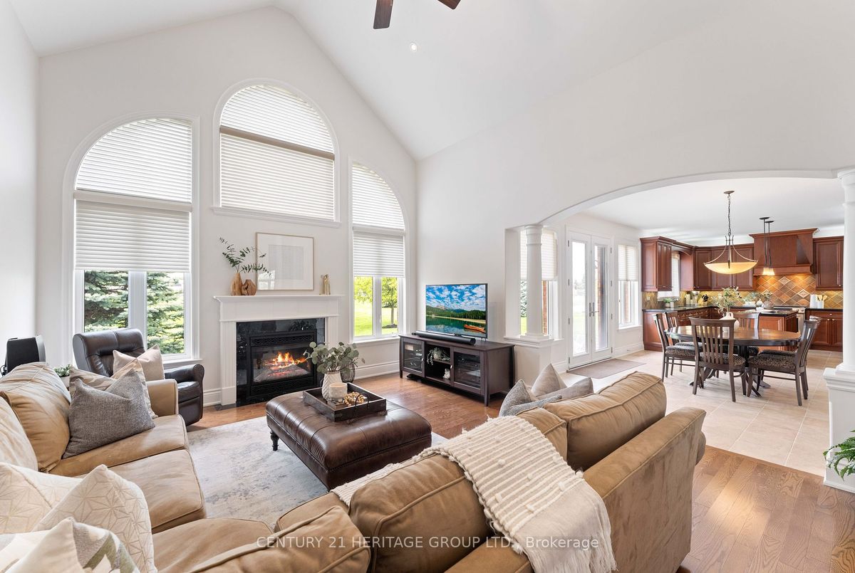 12 Kathryn Crt 12 Kathryn Crt Bradford West Gwillimbury