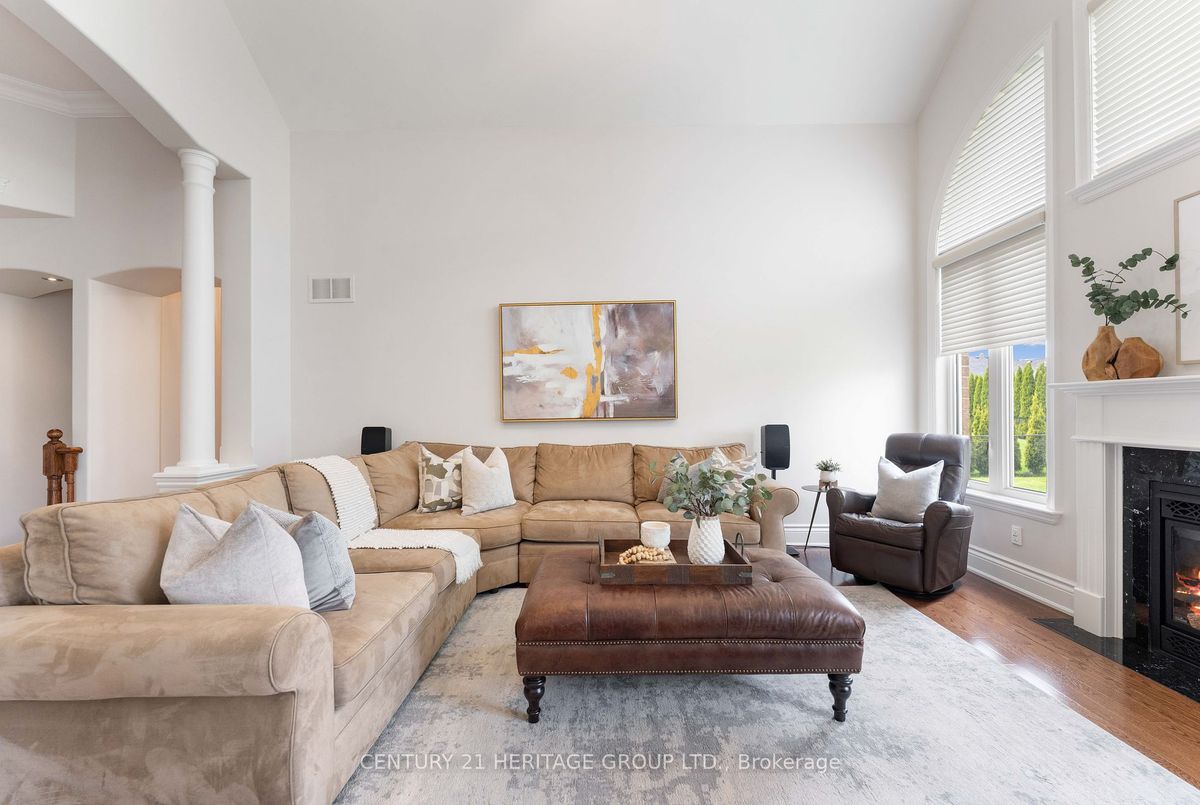 12 Kathryn Crt 12 Kathryn Crt Bradford West Gwillimbury