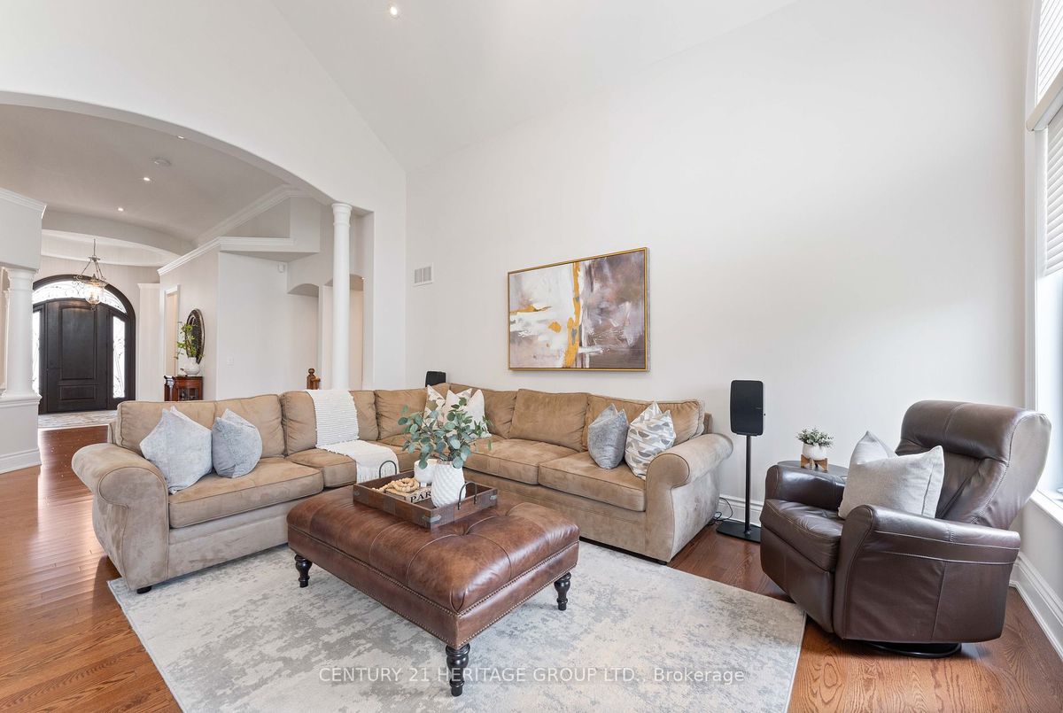 12 Kathryn Crt 12 Kathryn Crt Bradford West Gwillimbury
