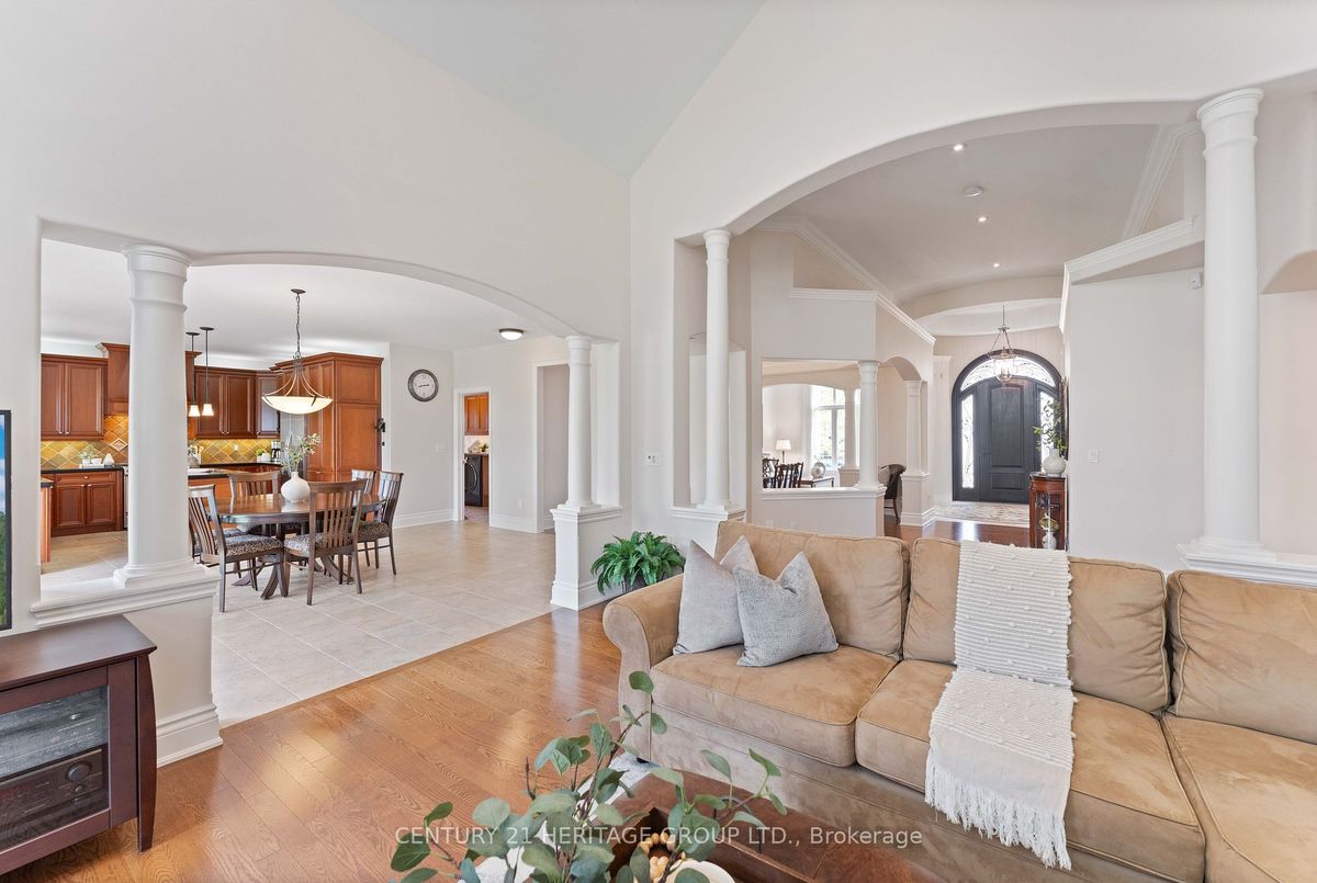 12 Kathryn Crt 12 Kathryn Crt Bradford West Gwillimbury