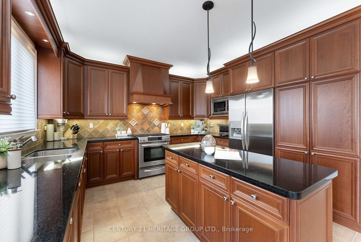 12 Kathryn Crt 12 Kathryn Crt Bradford West Gwillimbury