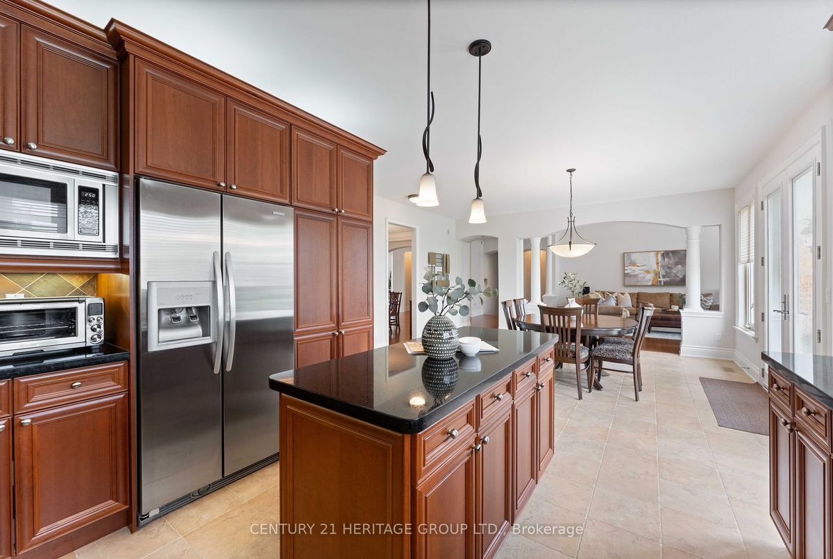 12 Kathryn Crt 12 Kathryn Crt Bradford West Gwillimbury