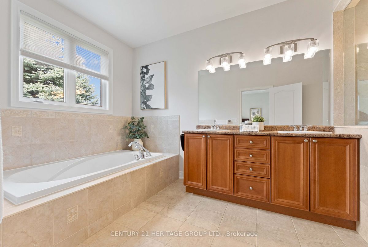 12 Kathryn Crt 12 Kathryn Crt Bradford West Gwillimbury