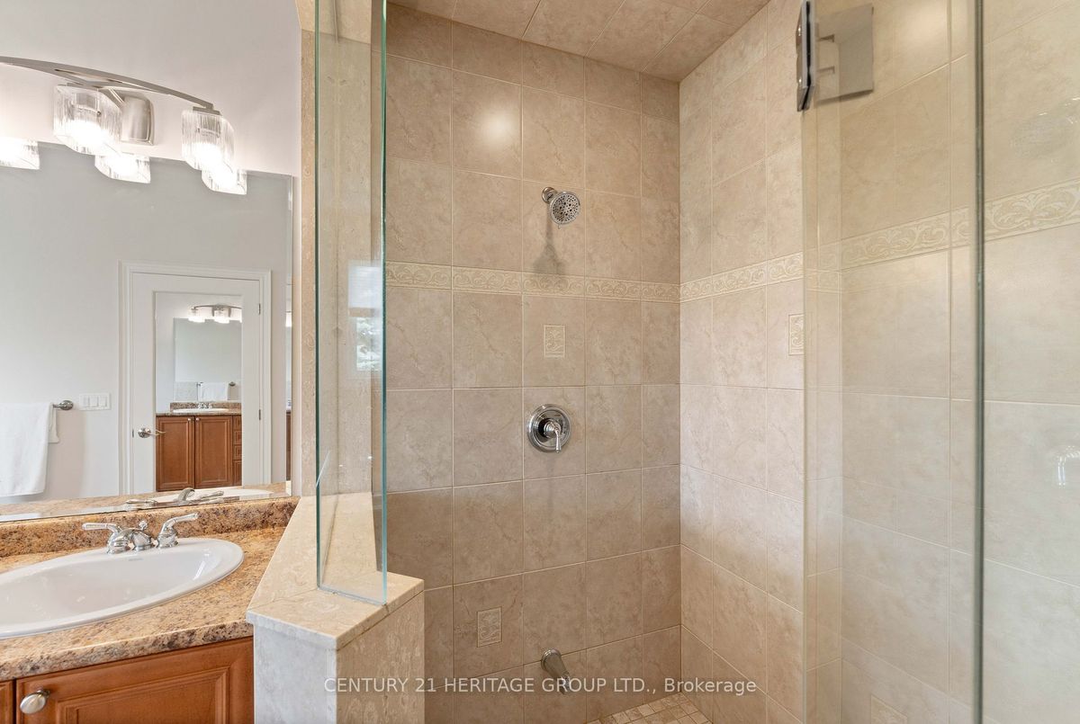 12 Kathryn Crt 12 Kathryn Crt Bradford West Gwillimbury