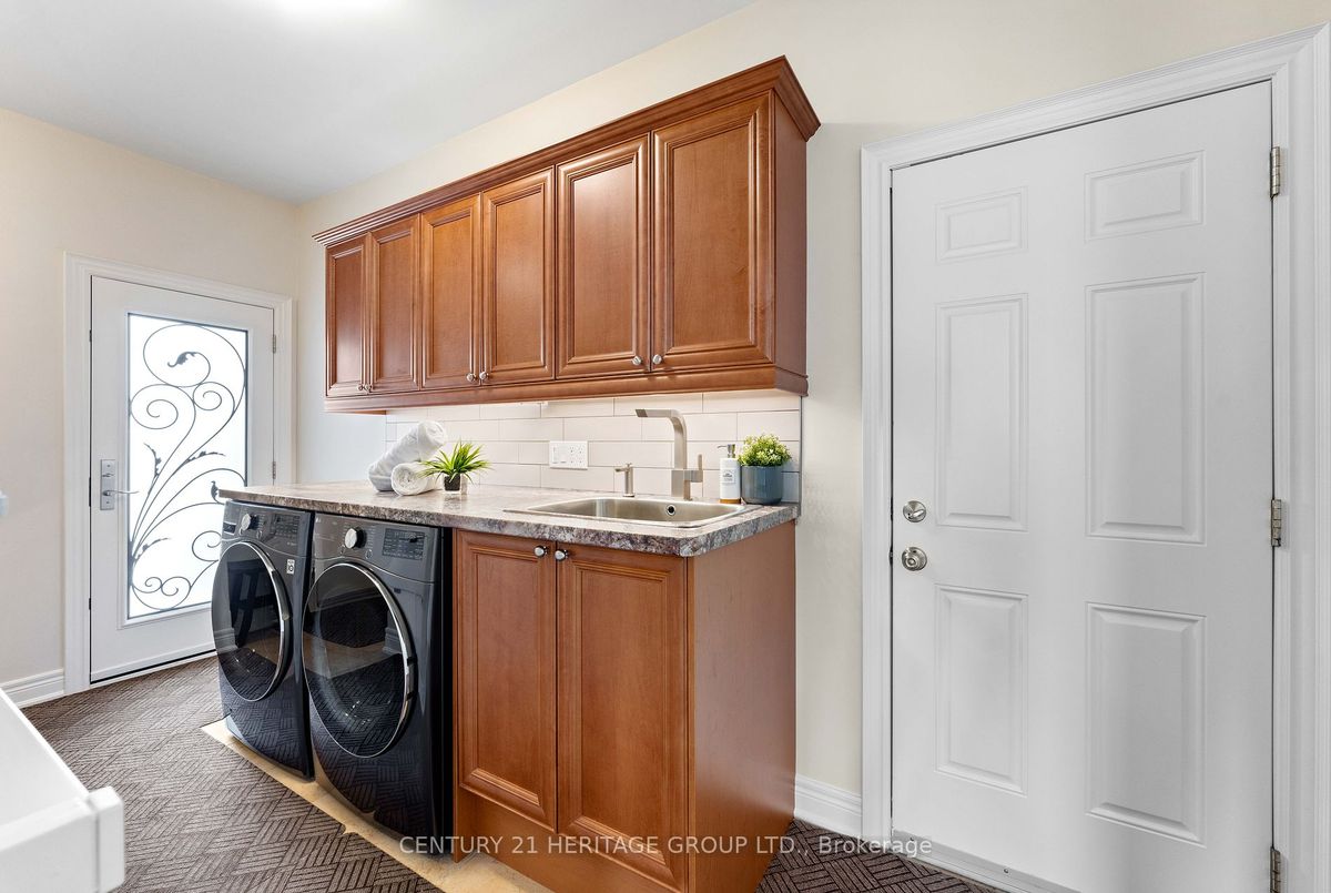 12 Kathryn Crt 12 Kathryn Crt Bradford West Gwillimbury