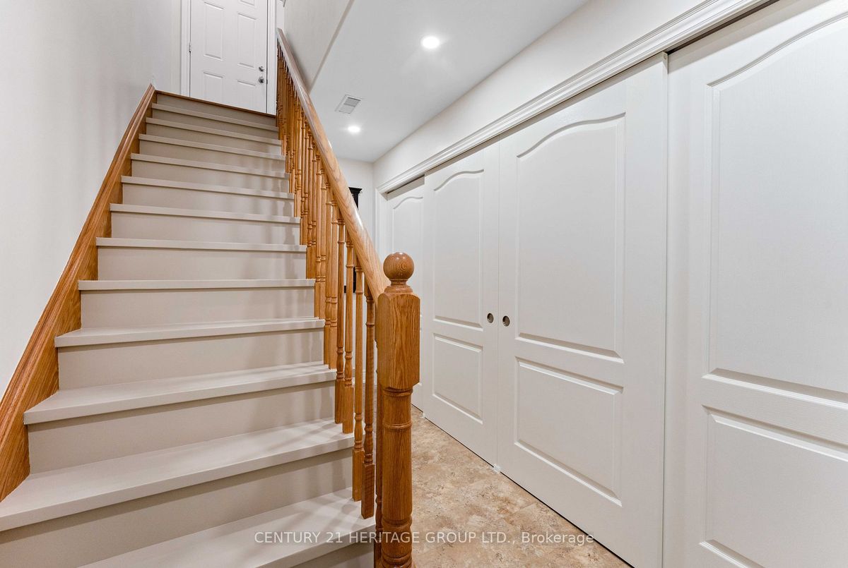 12 Kathryn Crt 12 Kathryn Crt Bradford West Gwillimbury