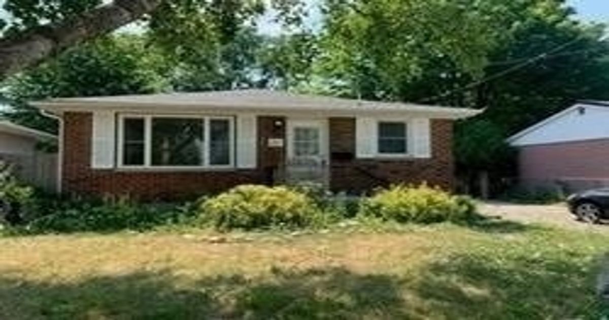 -Upper-261 Wellington St Barrie