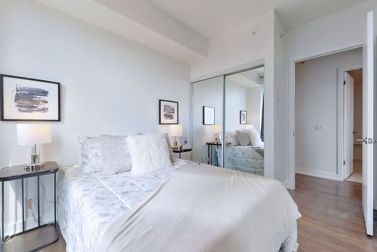3206-2212 Lakeshore Boulevard W 3206-2212 Lakeshore Boulevard W Toronto W06