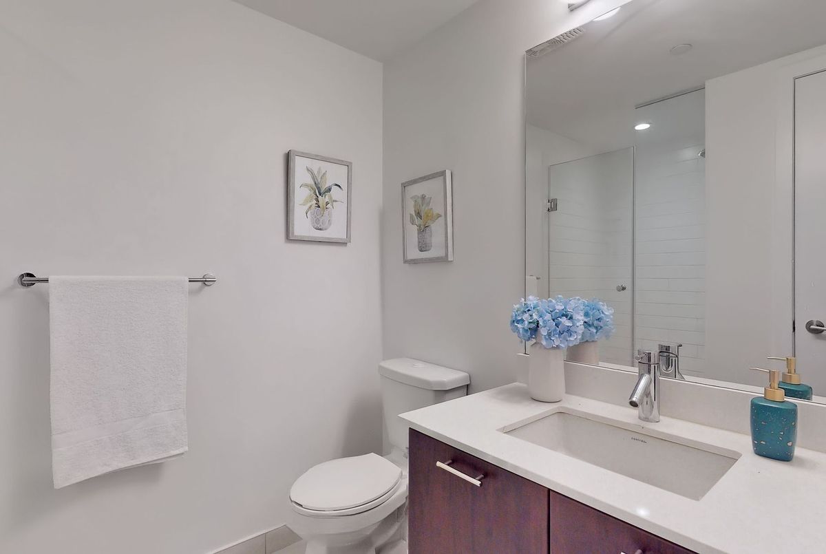 3206-2212 Lakeshore Boulevard W 3206-2212 Lakeshore Boulevard W Toronto W06
