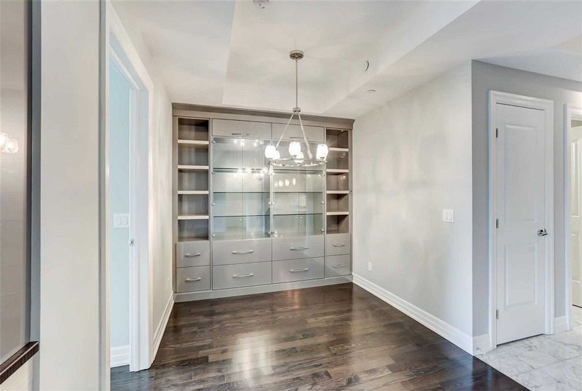 103-30 Old Mill Road 103-30 Old Mill Road Toronto W08