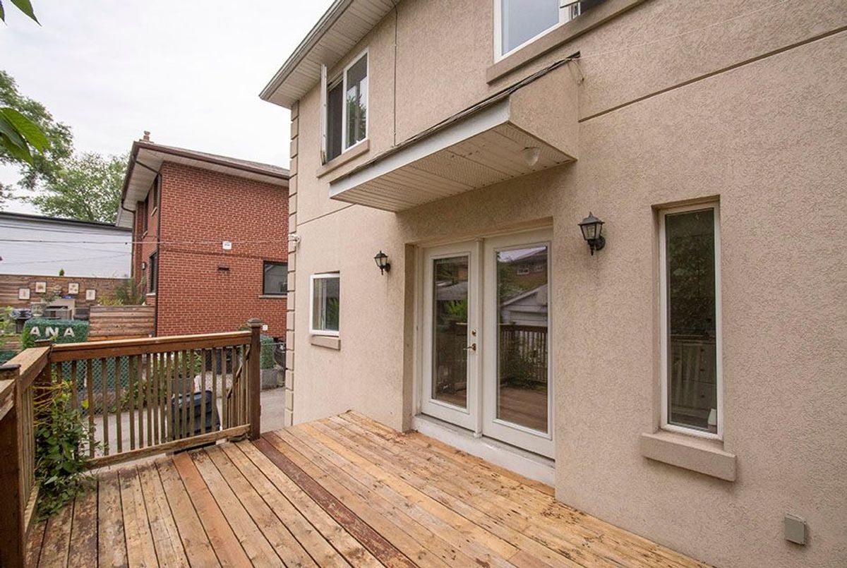 29 Roseland Drive 29 Roseland Drive Toronto W06