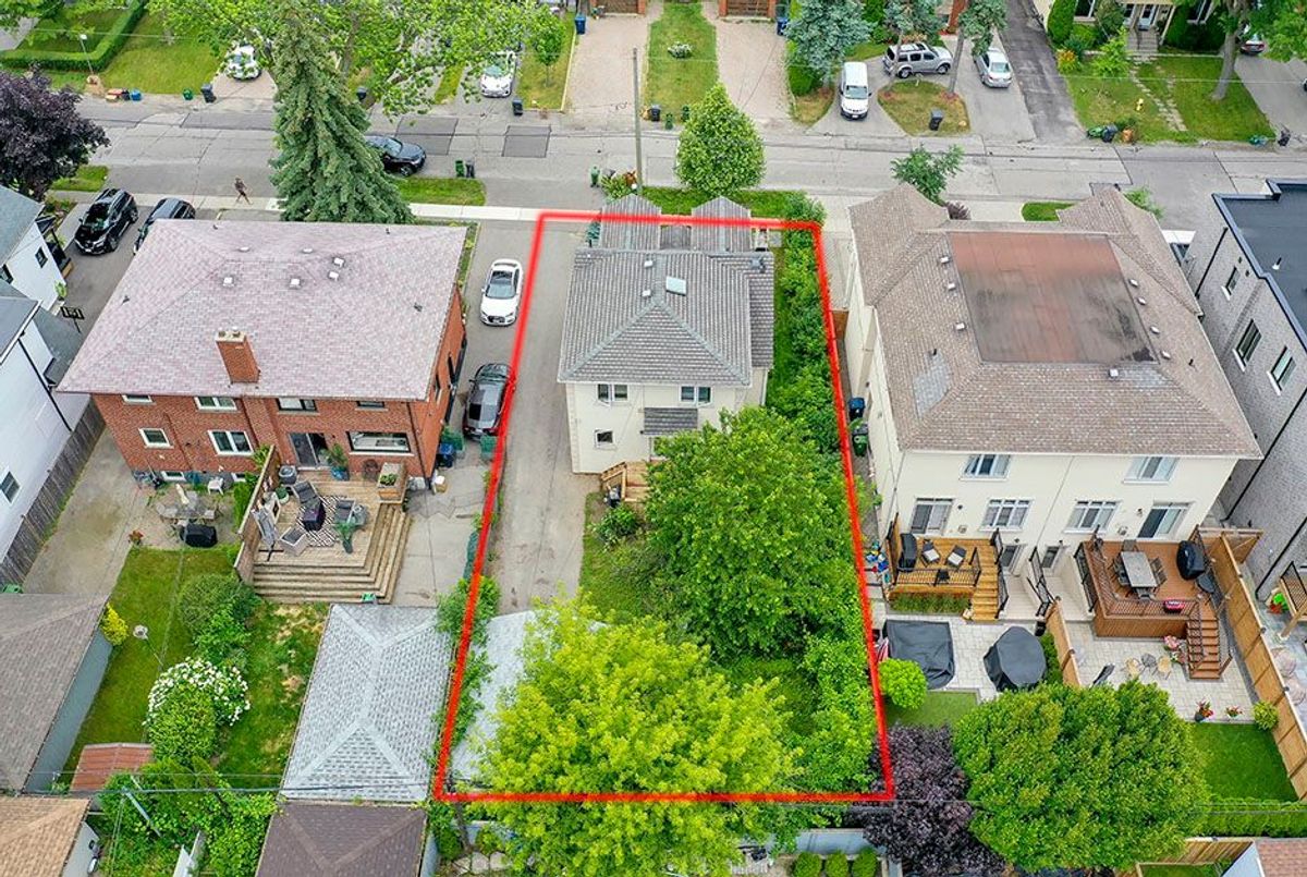 29 Roseland Drive 29 Roseland Drive Toronto W06