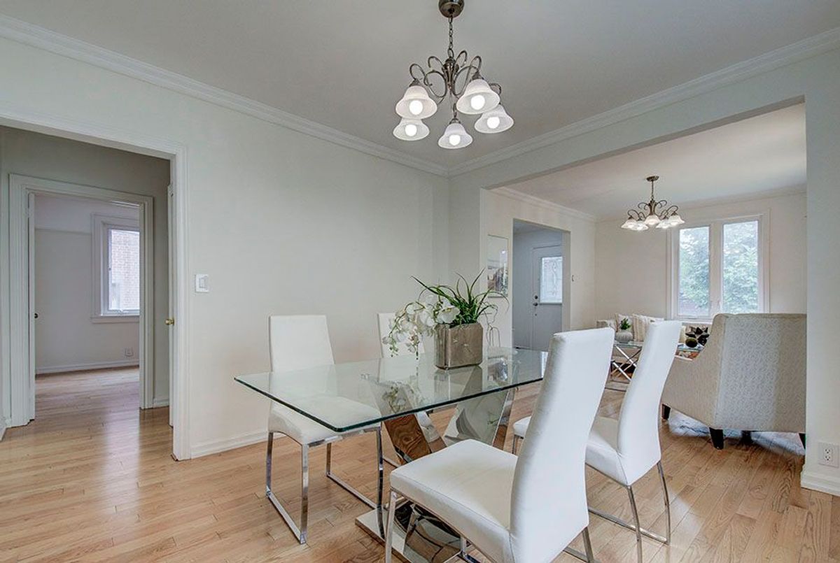 29 Roseland Drive 29 Roseland Drive Toronto W06