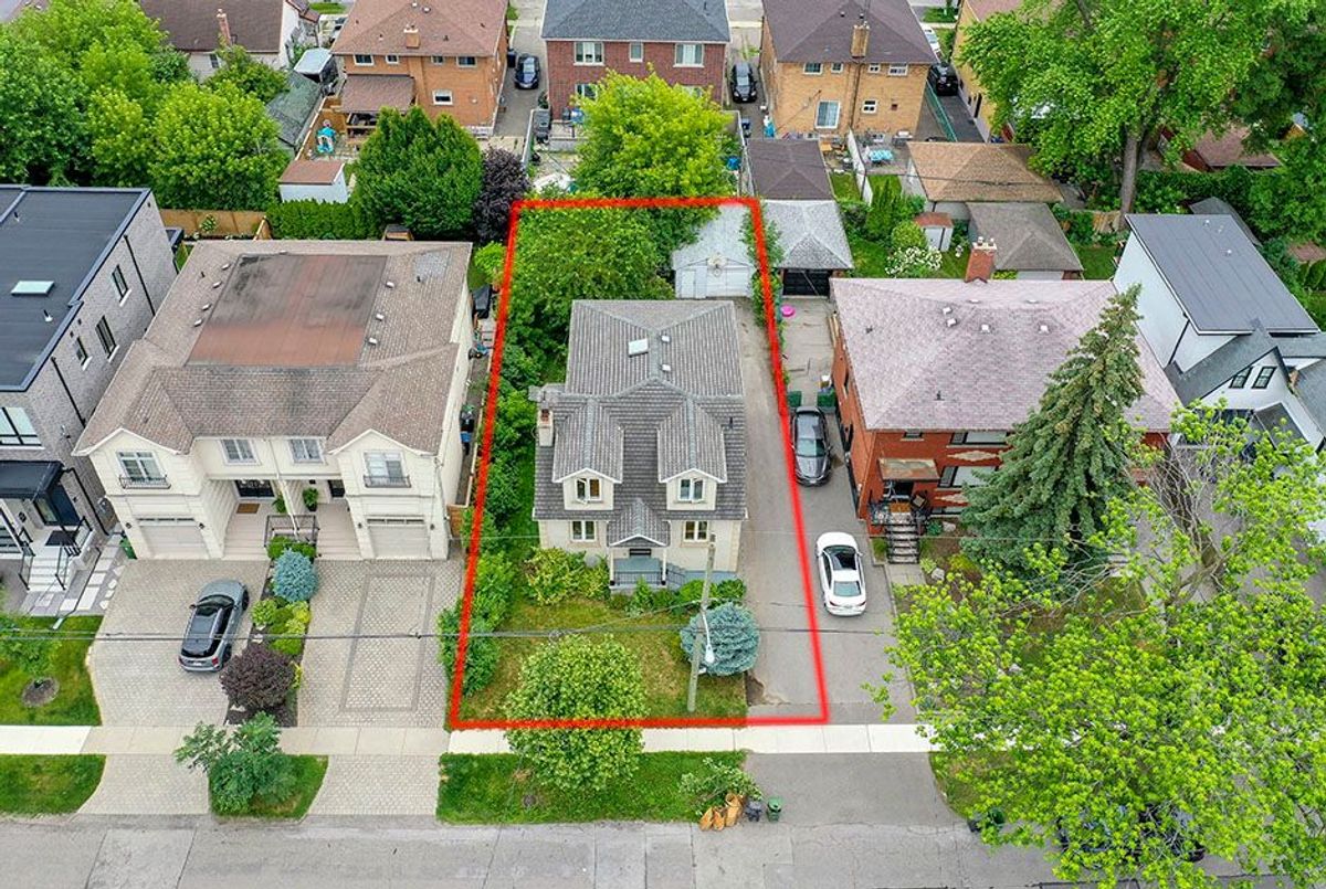 29 Roseland Drive 29 Roseland Drive Toronto W06