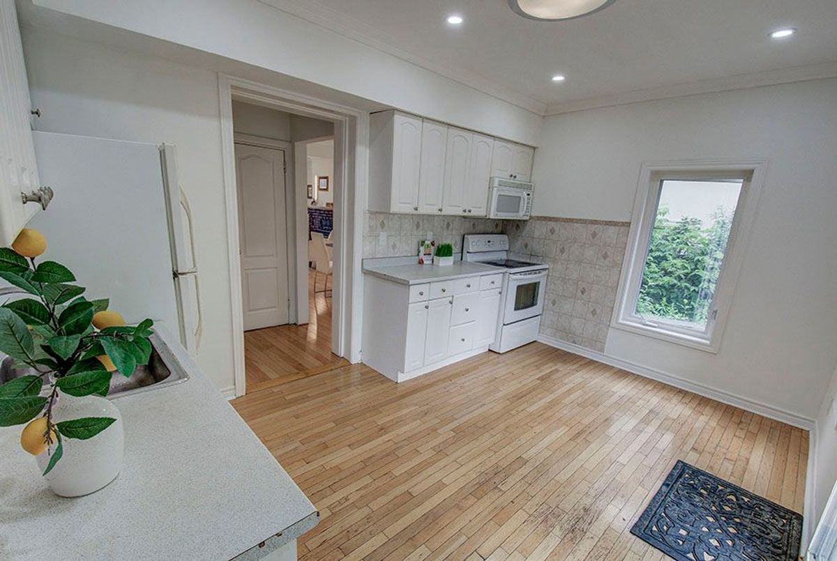 29 Roseland Drive 29 Roseland Drive Toronto W06