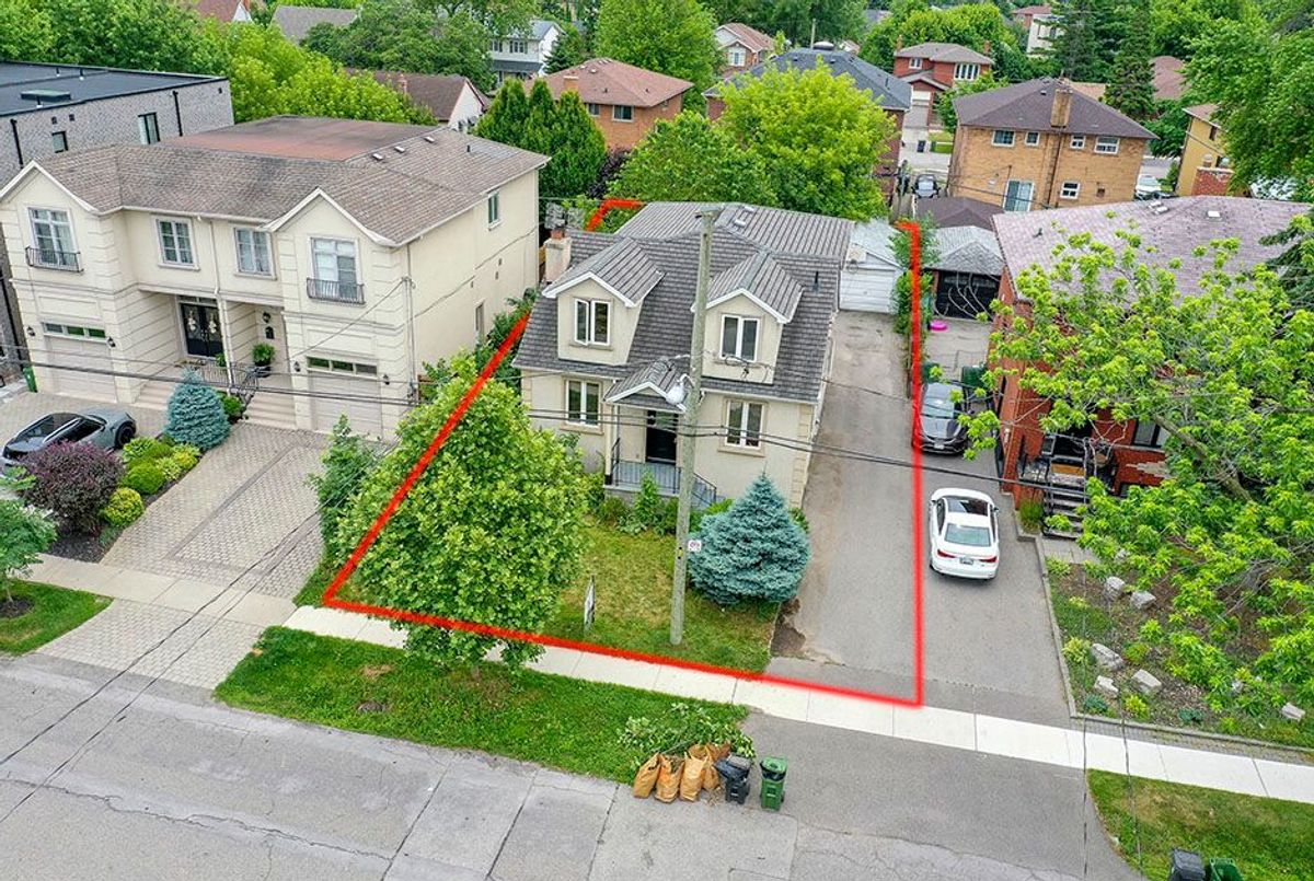 29 Roseland Drive 29 Roseland Drive Toronto W06