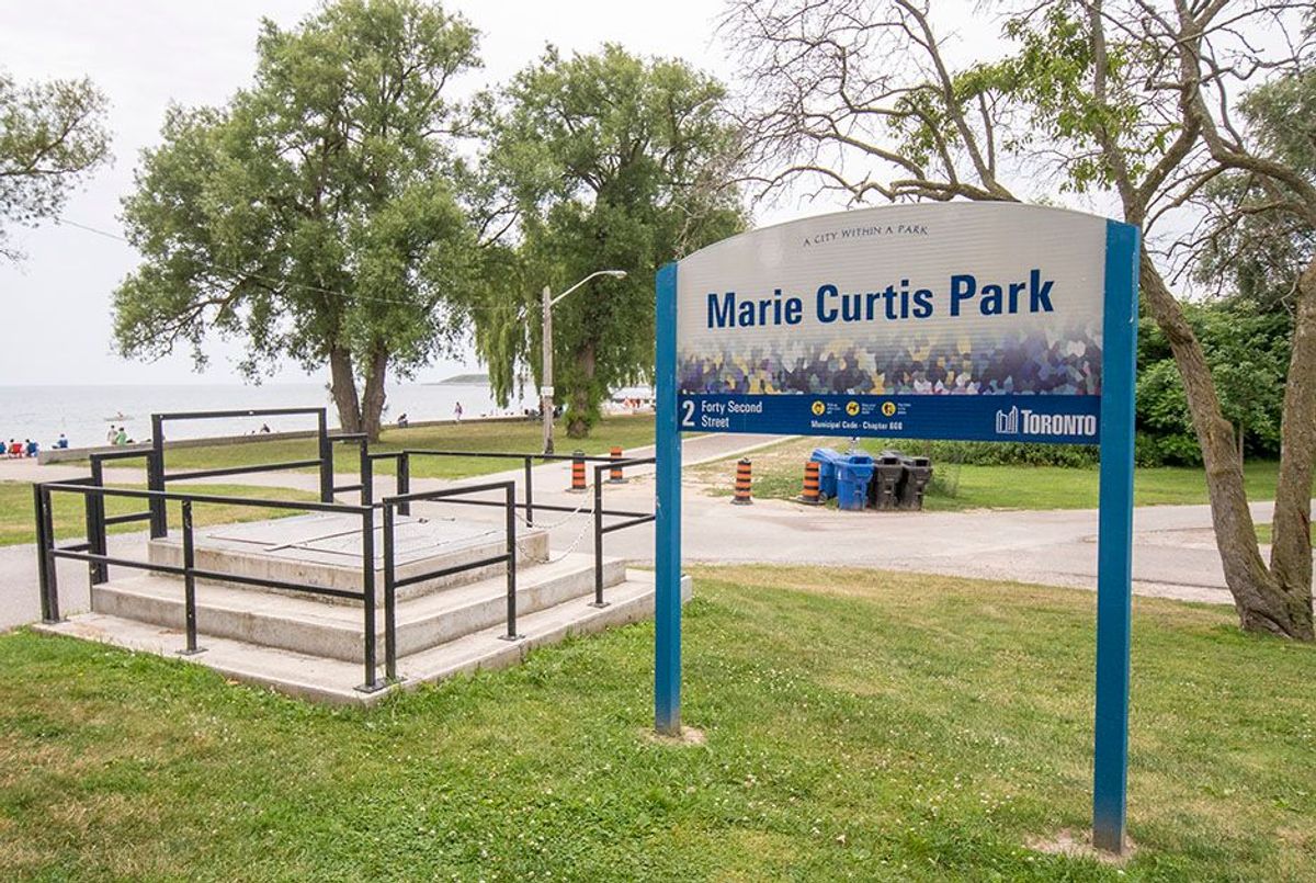 29 Roseland Drive 29 Roseland Drive Toronto W06