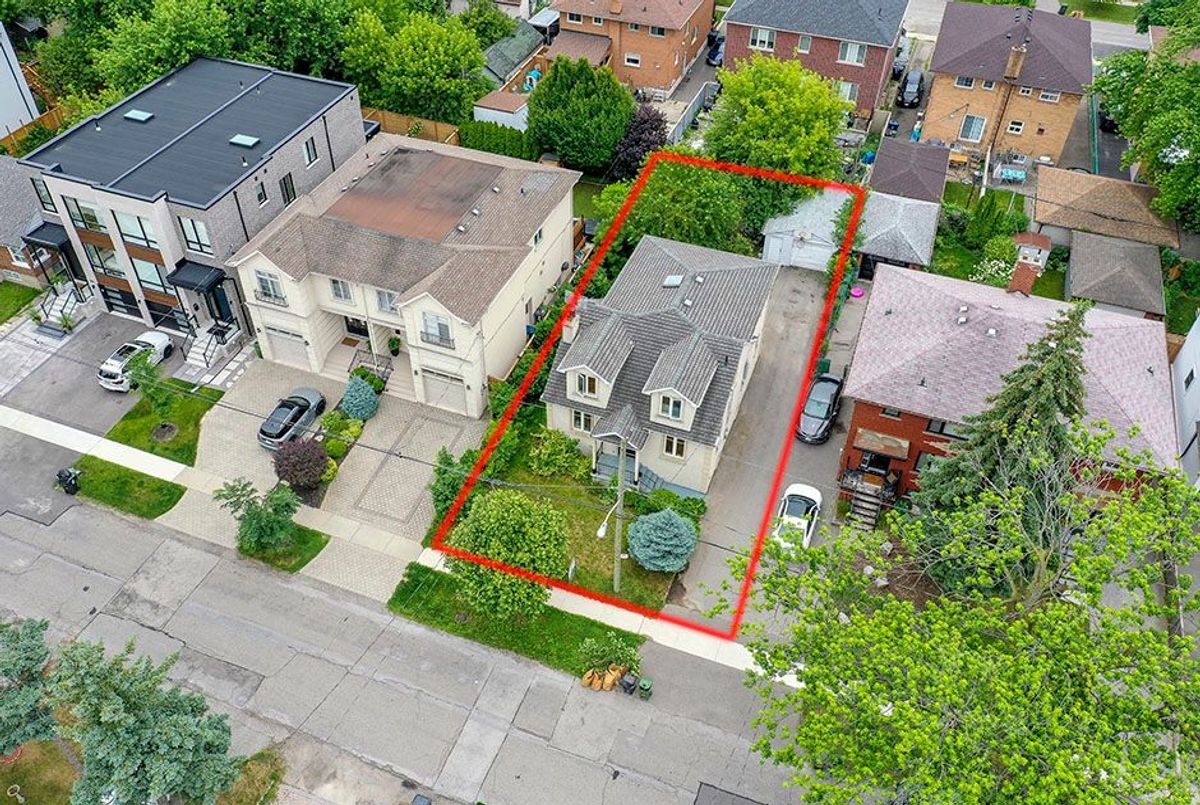 29 Roseland Drive 29 Roseland Drive Toronto W06