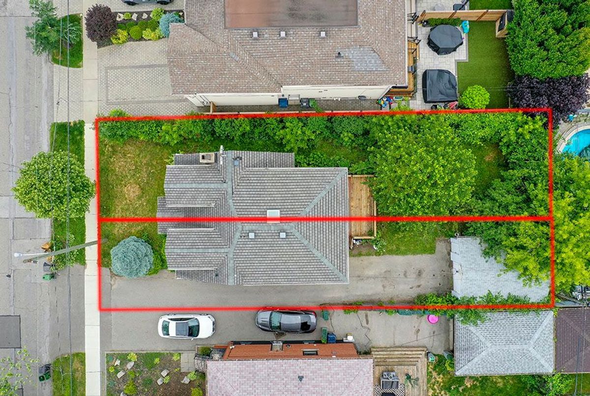 29 Roseland Drive 29 Roseland Drive Toronto W06