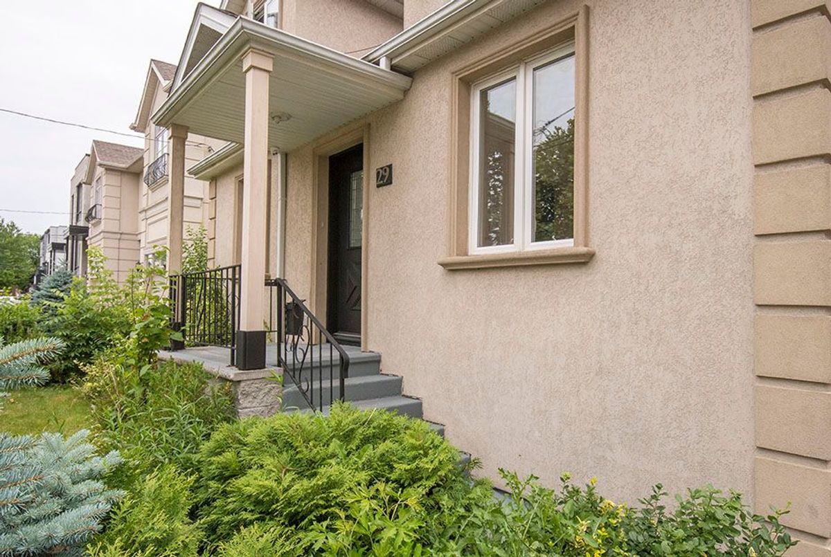 29 Roseland Drive 29 Roseland Drive Toronto W06