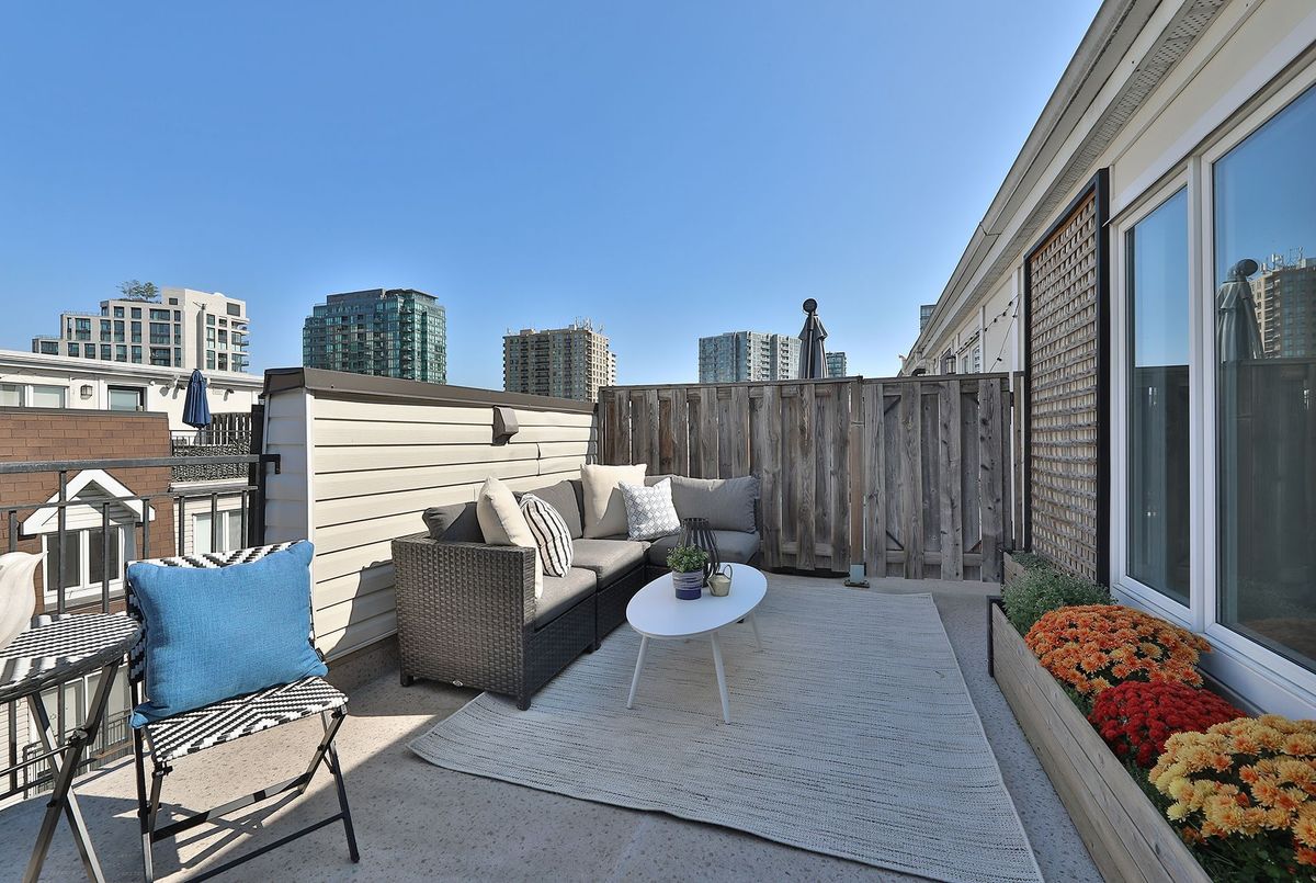 1005-18 Laidlaw Street 1005-18 Laidlaw Street Toronto W01