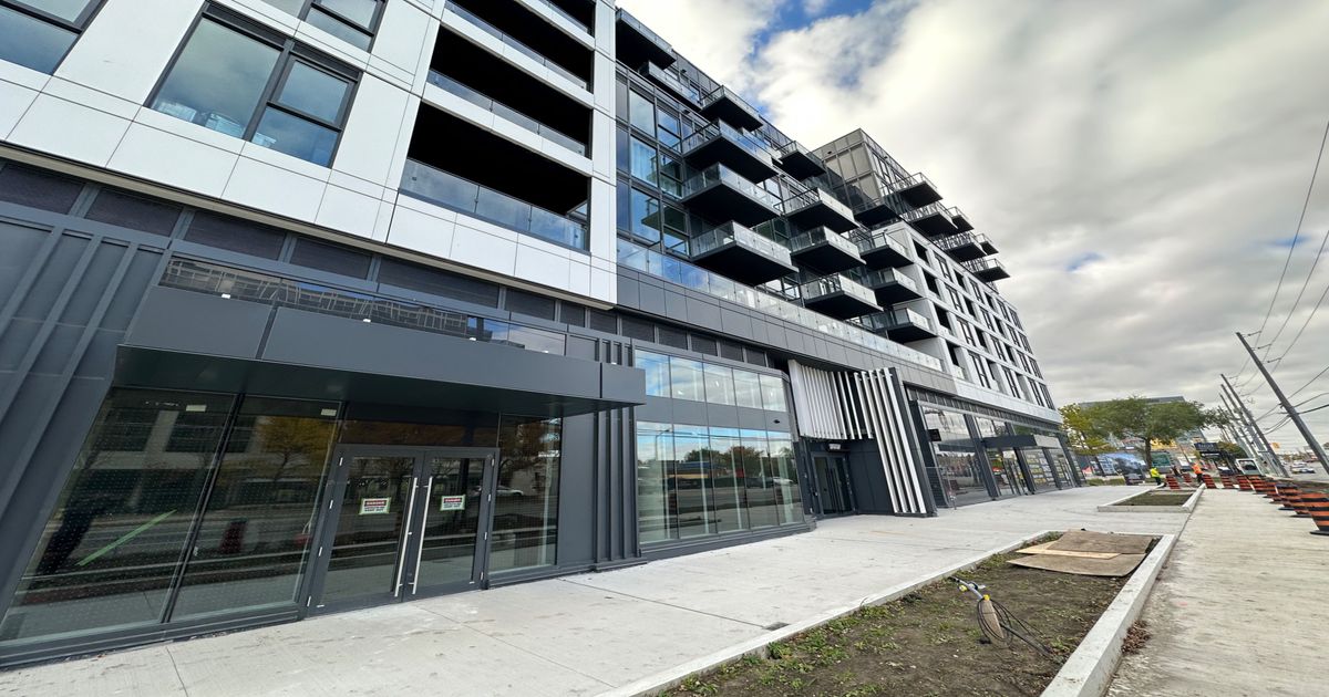 318-1037 The Queensway N/A Toronto W08