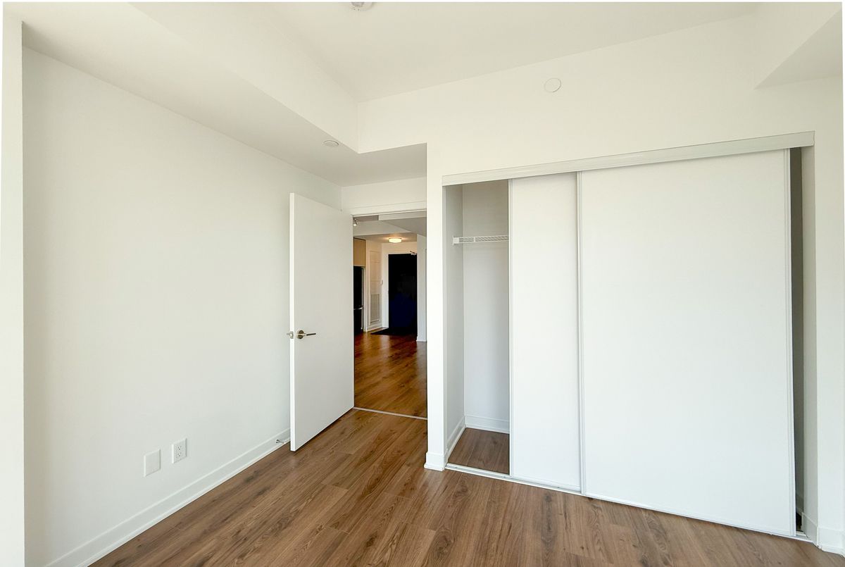 810-405 Dundas Street W 810-405 Dundas Street W Oakville