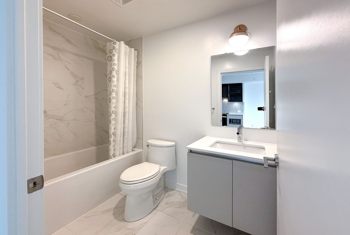 810-405 Dundas Street W 810-405 Dundas Street W Oakville