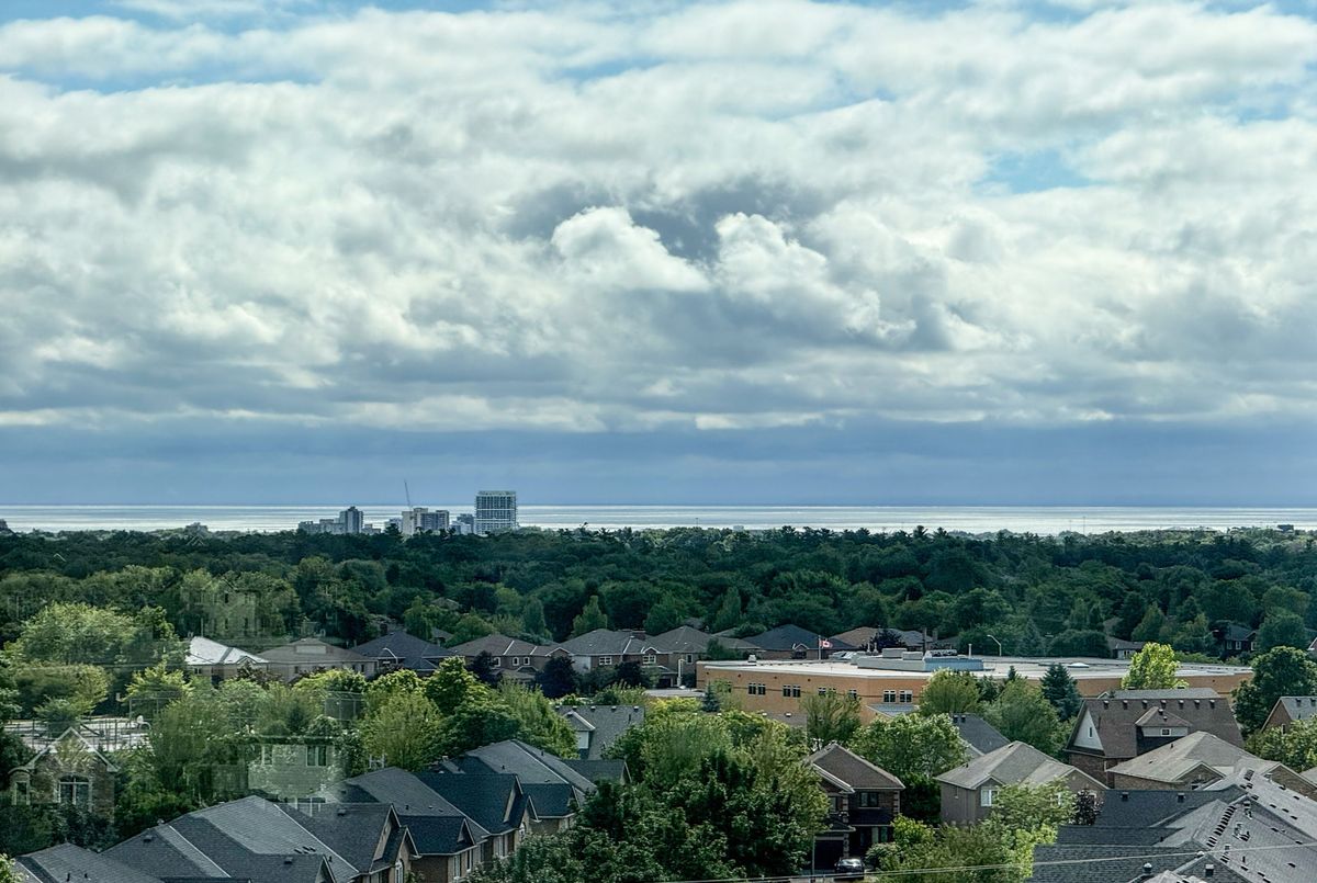 810-405 Dundas Street W 810-405 Dundas Street W Oakville