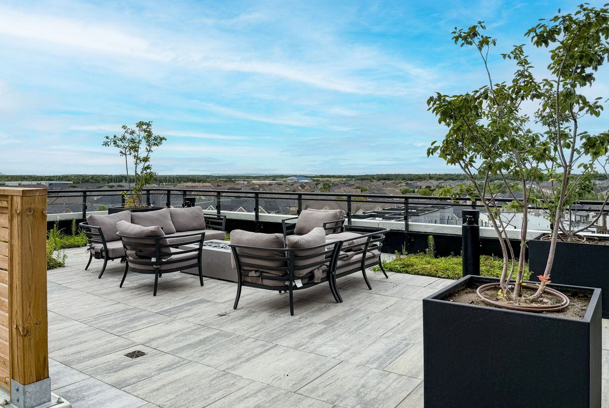 810-405 Dundas Street W 810-405 Dundas Street W Oakville