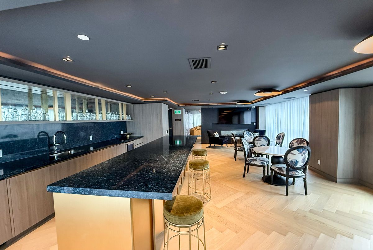 810-405 Dundas Street W 810-405 Dundas Street W Oakville