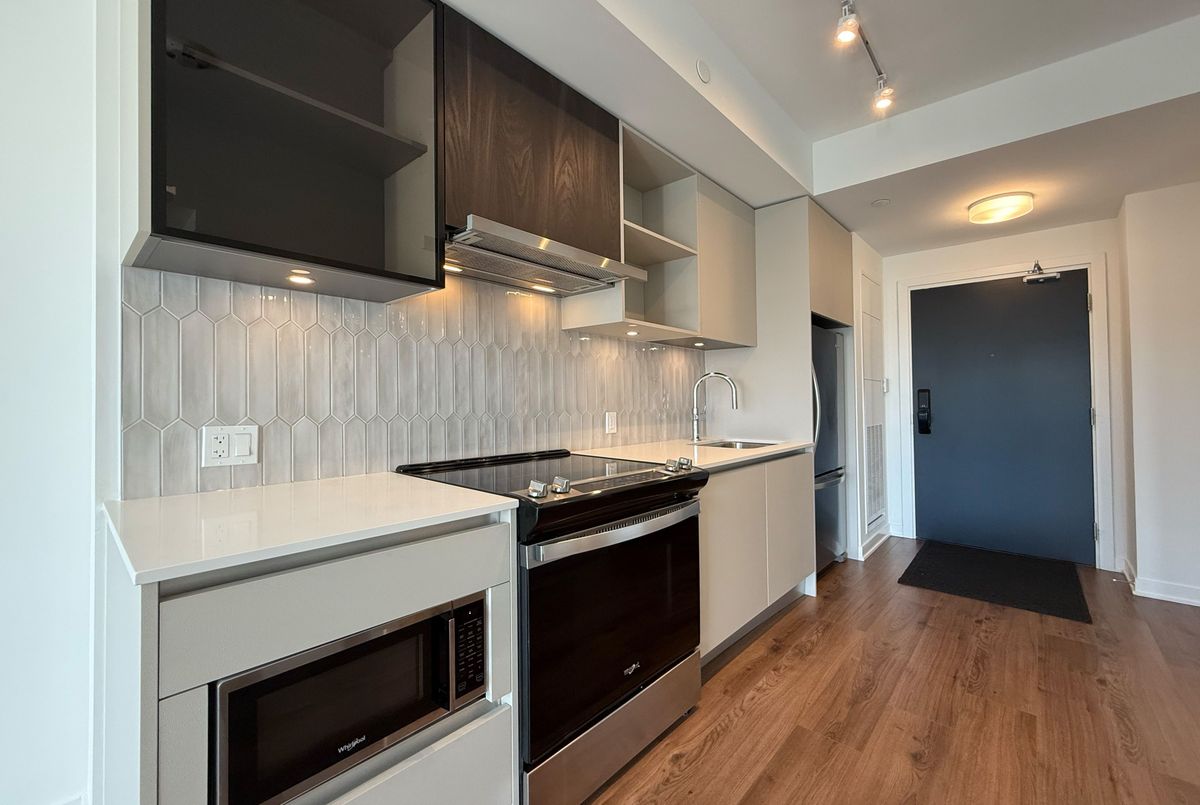 810-405 Dundas Street W 810-405 Dundas Street W Oakville