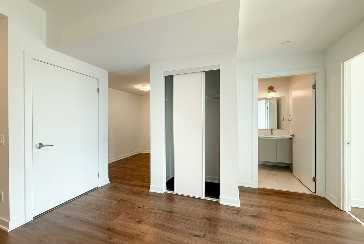 810-405 Dundas Street W 810-405 Dundas Street W Oakville