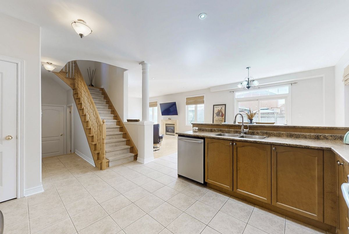 76 Cobblestone Court 76 Cobblestone Court Brampton