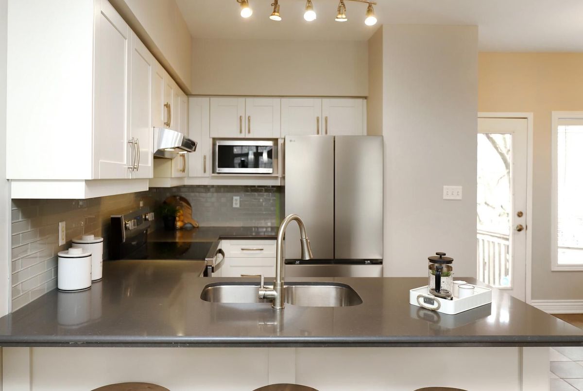 260 GLENASHTON Drive 260 GLENASHTON Drive Oakville