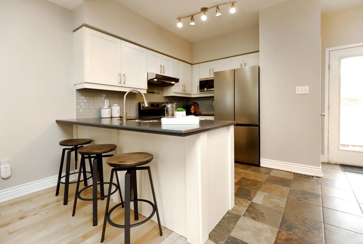 260 GLENASHTON Drive 260 GLENASHTON Drive Oakville