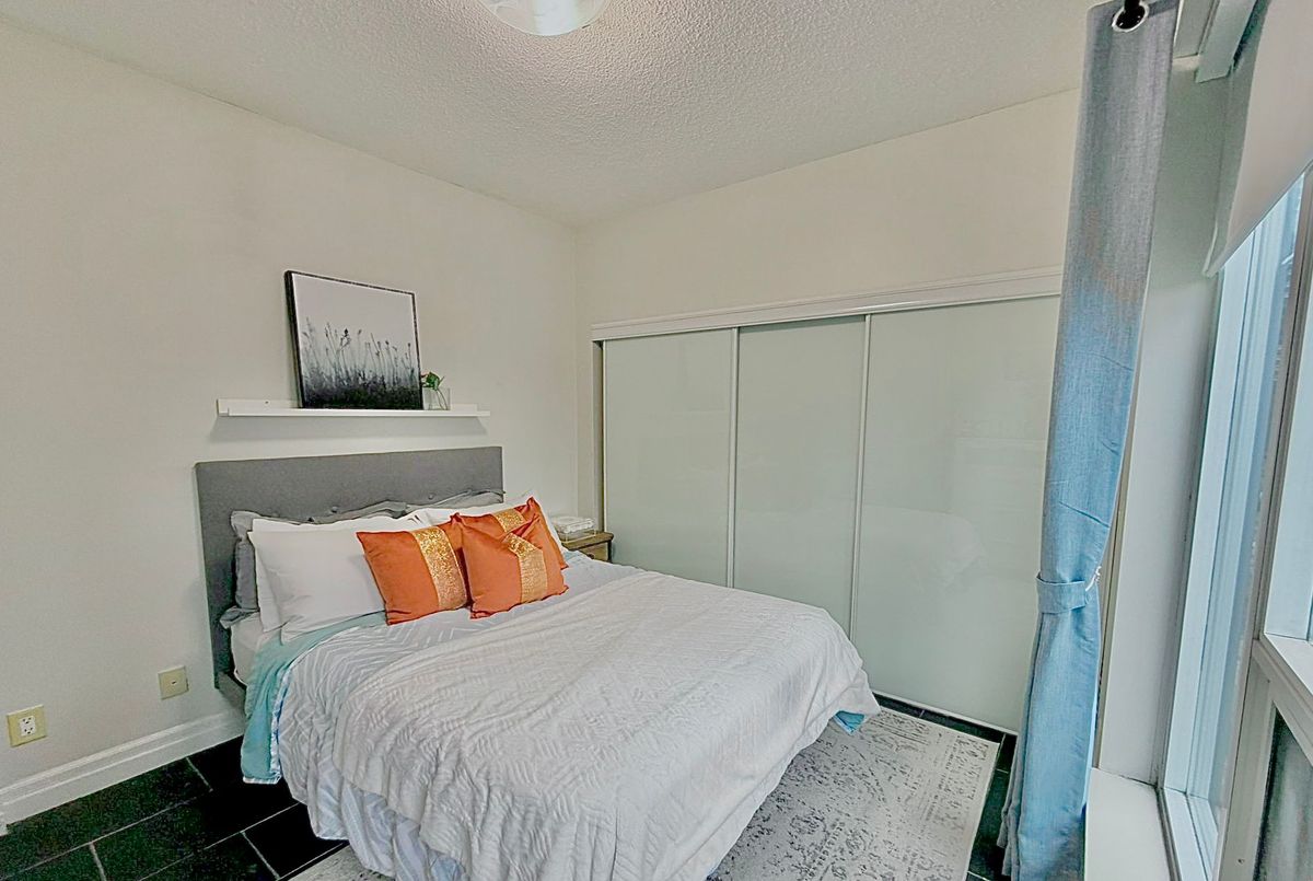323-58 Marine Parade Drive 323-58 Marine Parade Drive Toronto W06