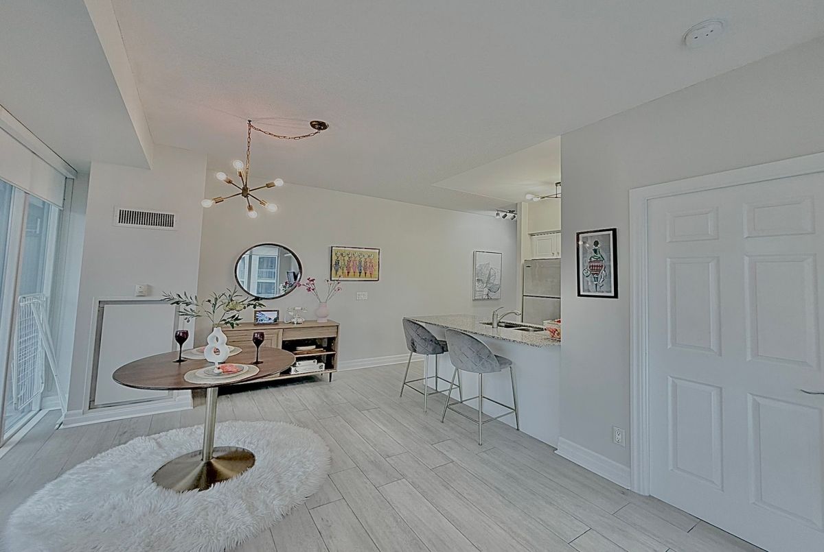 323-58 Marine Parade Drive 323-58 Marine Parade Drive Toronto W06