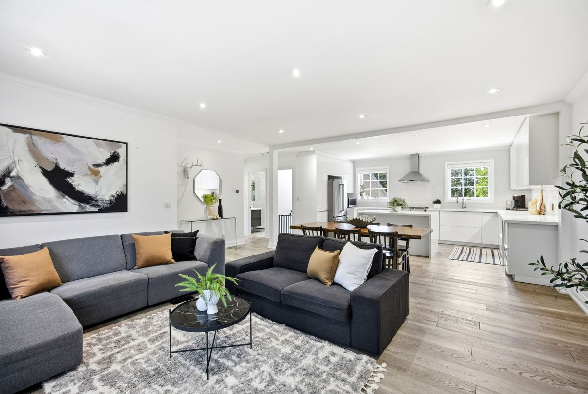 10 Dana Avenue 10 Dana Avenue Toronto W05