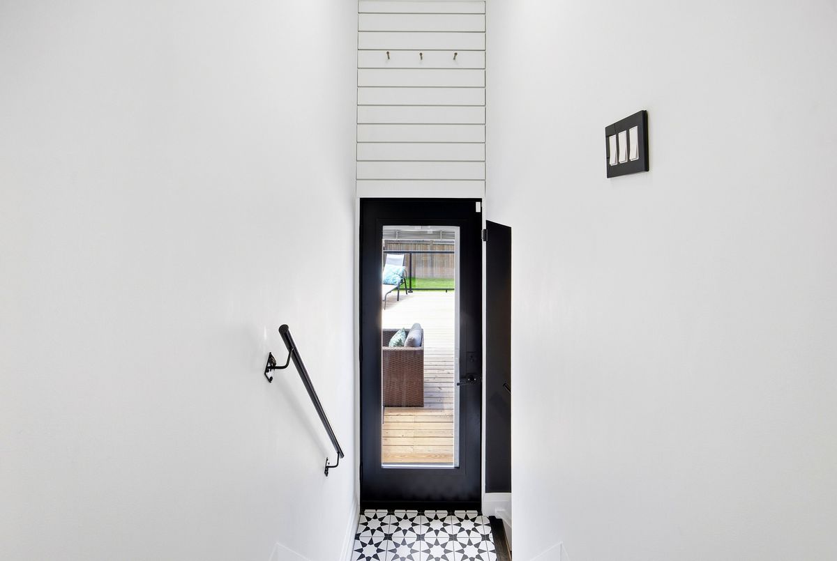 10 Dana Avenue 10 Dana Avenue Toronto W05