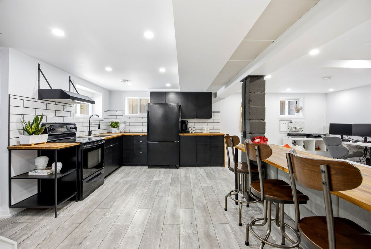 10 Dana Avenue 10 Dana Avenue Toronto W05