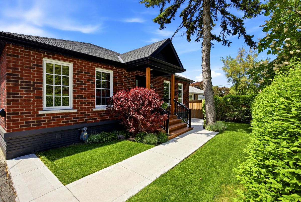 10 Dana Avenue 10 Dana Avenue Toronto W05