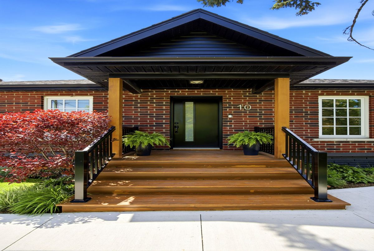 10 Dana Avenue 10 Dana Avenue Toronto W05